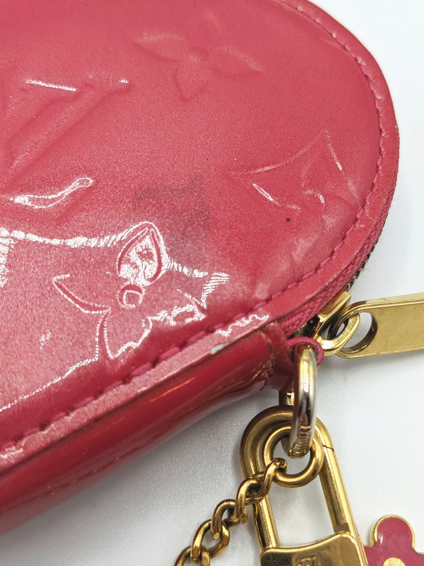 Auth Louis Vuitton Rouge Heart Coin Purse Wristlet with Gold Chain